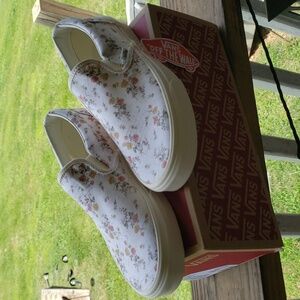 VANS | Classic Slip-on Canvas Vintage Floral Marshmallow Sneakers